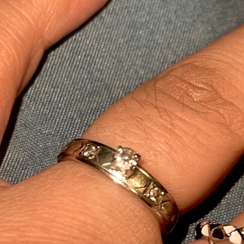 14k white gold diamond ring